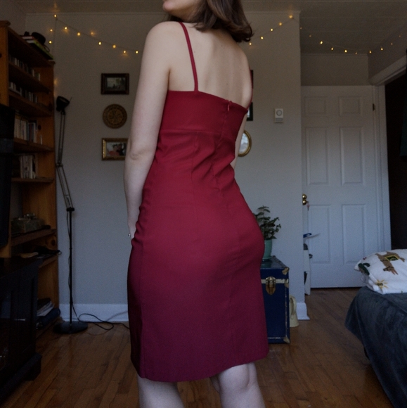 Red Romantic Bodycon Dress - Picture 2 of 9
